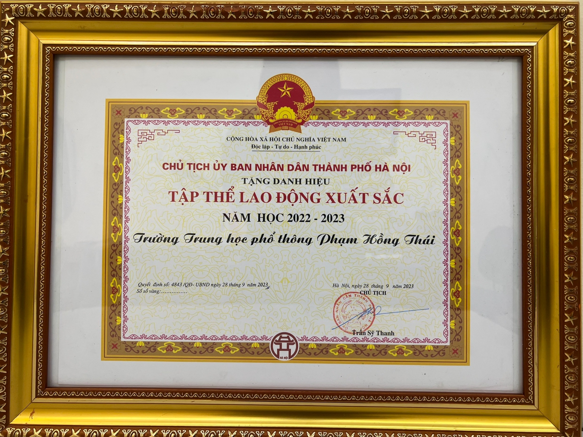 Trường THPT Phạm Hồng Thái đạt danh hiệu Tập thể lao động xuất sắc